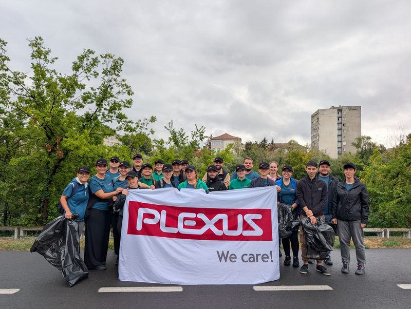 23 de voluntari Plexus au ecologizat malurile Crișului Repede din Oradea