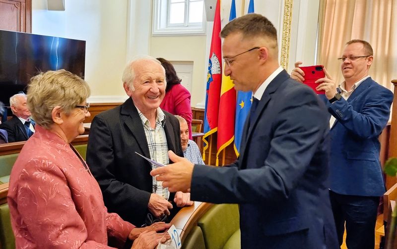 25 de cupluri din Oradea, premiate la a 12-a ediție a „Nunții de Aur”