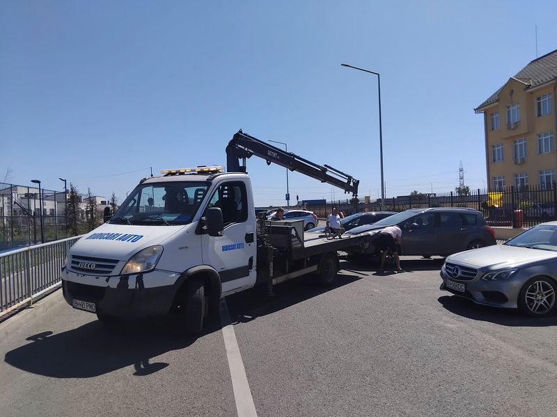 Mașină fără stăpân ridicată de Poliția Locală Oradea de pe strada Nicolae Șova