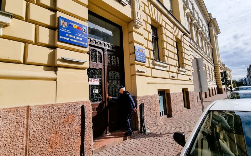 Primăria Oradea redeschide accesul dinspre strada Primăriei după finalizarea lucrărilor la parter